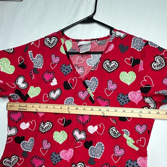Scrubstar Valentine’s Day Heart Print multi color Scrub Top. Size M - Picture 4 of 10